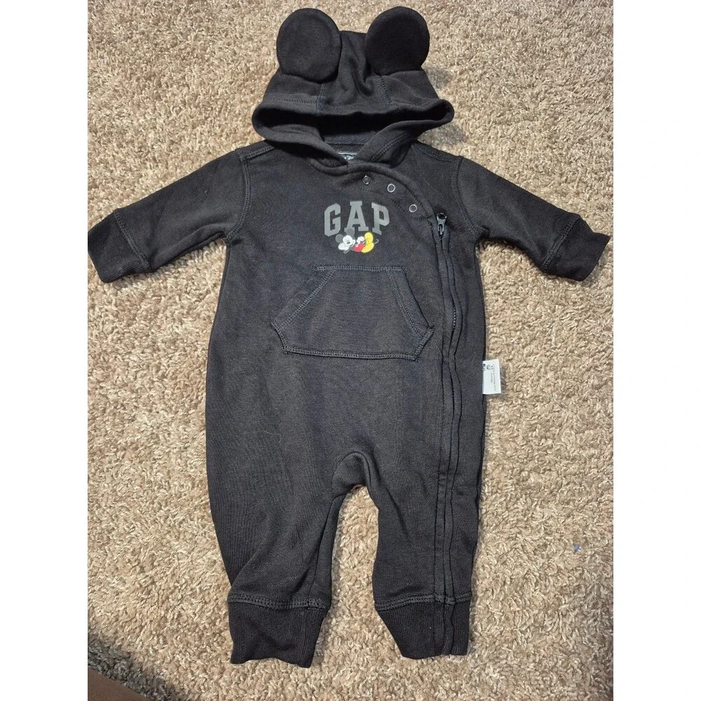 Baby gap X Disney bunting size 0-3 months